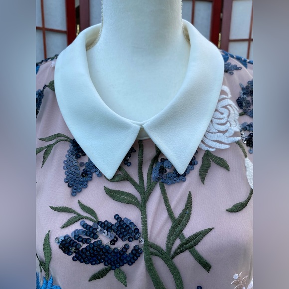 SOLD!! NWT Pretty Ivanka Trump top blouse 🤩 - Picture 3 of 4